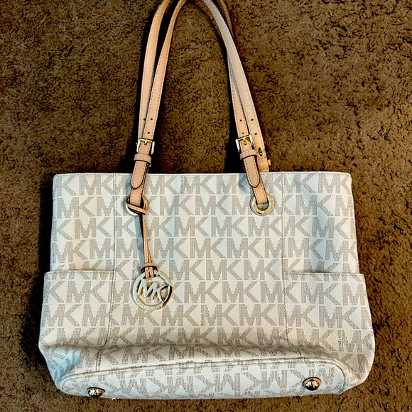 Michael Kors original shoulder bag. Good condition.3 compartments color beige. - Picture 1 of 5